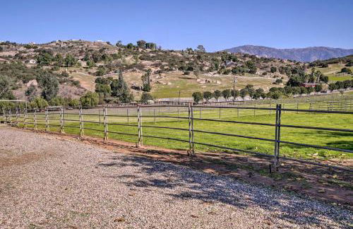 Equestrian Estate with Horse Stables and Pool! - Foto 30