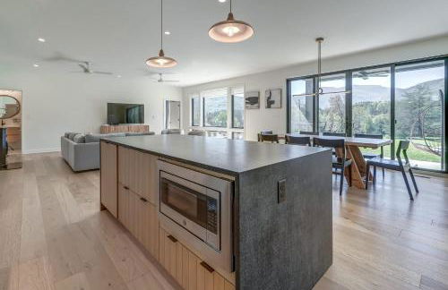 Contemporary Mountain Holiday Home with Hot Tub - Foto 11