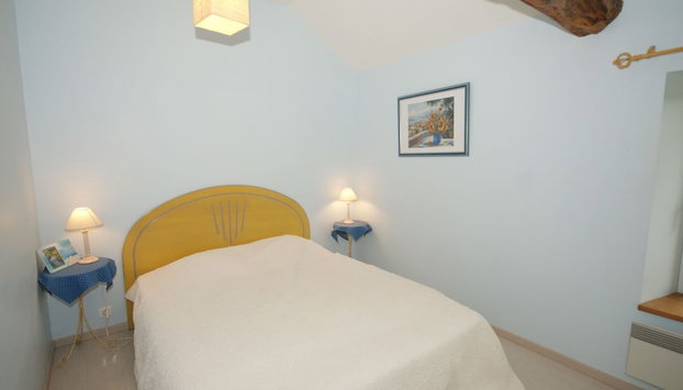 Spacious Holiday Home in Besse With Swimming Pool - Foto 4, Habitación