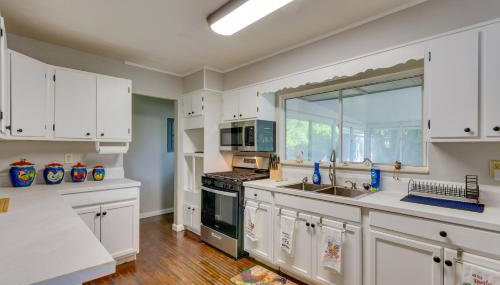 Sunny Fort Walton Beach Vacation Rental with Yard! - Foto 2