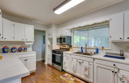 Sunny Fort Walton Beach Vacation Rental with Yard! - Foto 2