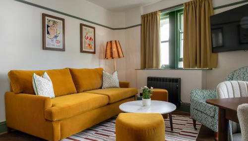 Round House Apartments - Photo 5