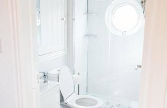 Bovisand Beach Area Chalet, 2-Bed Sea View with Gated Parking & BBQ - Photo 9