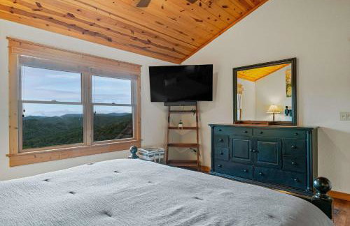 4BR Cabin with Ski Resort, Mtn Views & Hot Tub - Foto 72