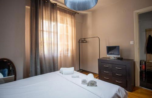 Τraditional fully detached villa on a luxurious hillock of Thessaloniki with its own garden also for family & wedding gatherings for 10 to 25 people only 15 minutes from airport - Foto 36