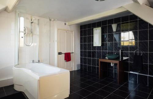 Elegant Pembrokeshire Country House - Sleeps 17 - Foto 16