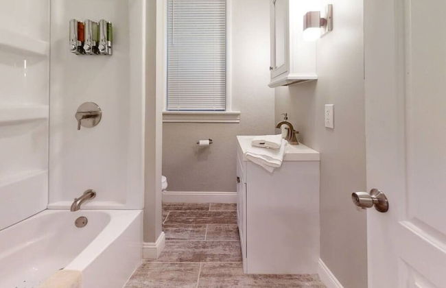 Cozy Family Home - Walk to MO Botanical Gardens - Photo 37