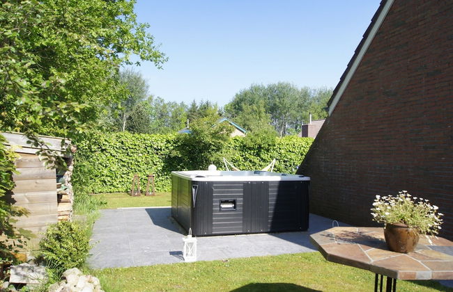 Cozy Holiday Home with Hot Tub in Lauwersoog by Lake - Foto 27