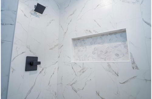 Spacious Delightful 4 BR/ 3 BA Close to Downtown - Foto 58