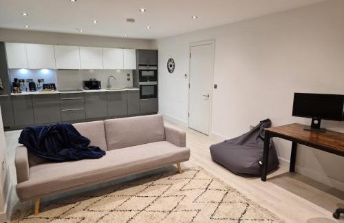 Luxury Corner Apartment by Cambridge Station with Free Allocated Underground Parking & Flexible Beds - Foto 4