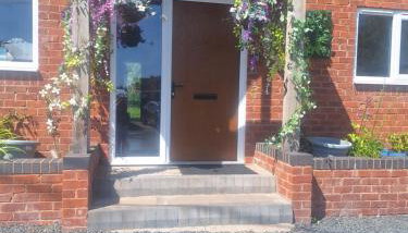 Luxurious 3 bedroom house now with FULL FIBRE INTERNET Shangri la in village of Alfrick with driveway parking for 3 cars in an area of outstanding natural beauty, superb walking,close to Worcester, Malvern showground, theatre, Malvern hills, dogs welcome - Foto 2