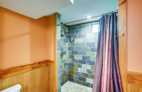 4 Mi to Mount Snow West Dover Cabin with Game Room - Foto 27