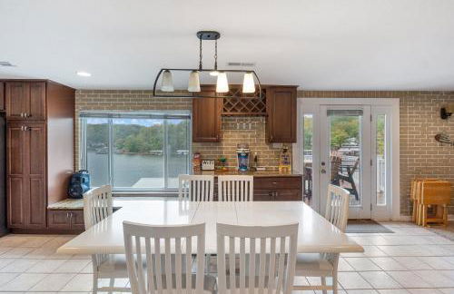 Lake Life: Amazing Weekday Specials! Dock, Swim Mat, Cove Water - Foto 13