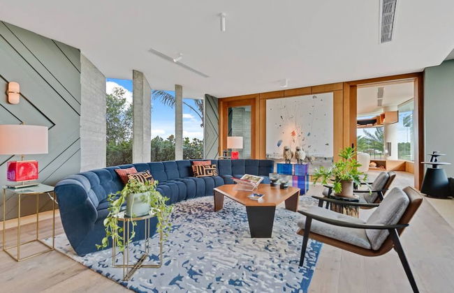 Modern 7BR Villa w Stunning Views of Golf Course - Photo 12