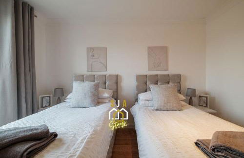 Mackie Residence - SJA Stays - 3 Bed Apartment with parking - Foto 58