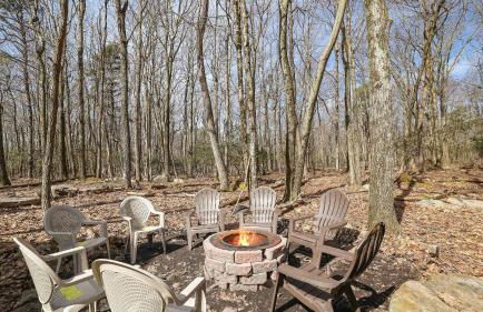 Hot Tub + Sauna + Deck + Firepit + Beach Access + Near Dining Grateful Escape by Avantstay - Foto 14