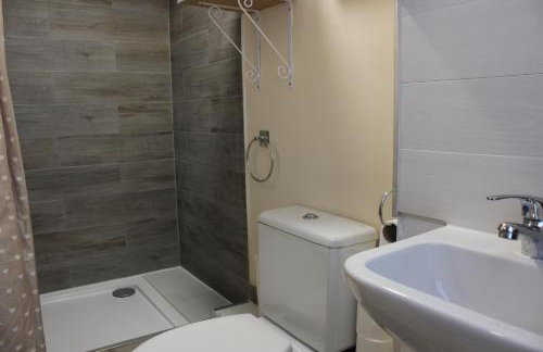 House - Sleeps 10 - Garden - Parking - Foto 14