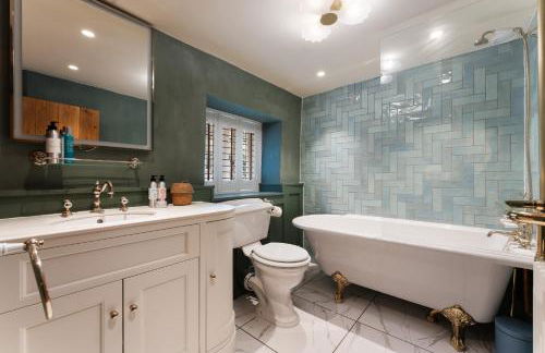 St James Cottage - Luxurious Dorset Escape in Idyllic Milton Abbas - Photo 11