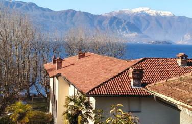 Elegant Traditional Home Steps from the Lake, with Garden and Panoramic Terrace - Photo 62