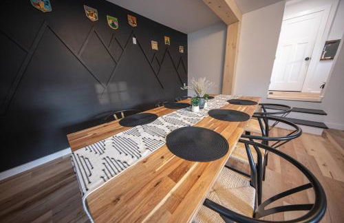 Centrally Located Cozy Modern Home in Bethel - Foto 46