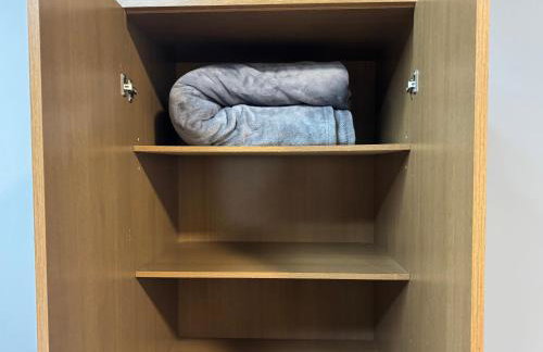 Studio com quarto e banheiro em frente ao Parque do Lago Acomoda até 2 pessoas 1 cama - Foto 10