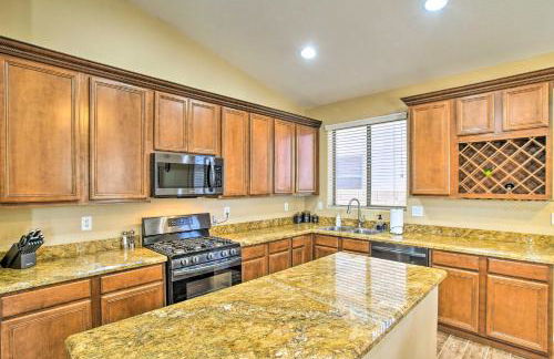 4 Mi to Surprise Stadium! Snowbird Haven with Pool - Foto 21