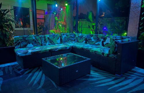 Zen Jungle House by Busch Gardens Sleeps 12 with Outdoor Games & Detached Play Space! - Foto 51