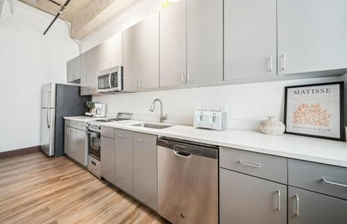 Stylish Loft 5 Min to Downtown No 212 - Photo 22