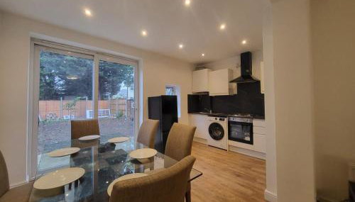 4 Bedroom House - Free Parking, Great access to London, Herts, Essex - Foto 2