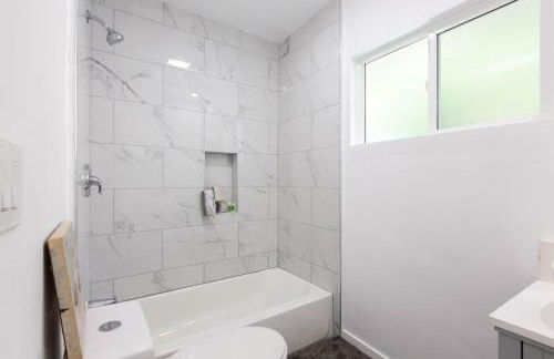 Stylish Long Beach Retreat Walk to Beach Bars - Foto 10