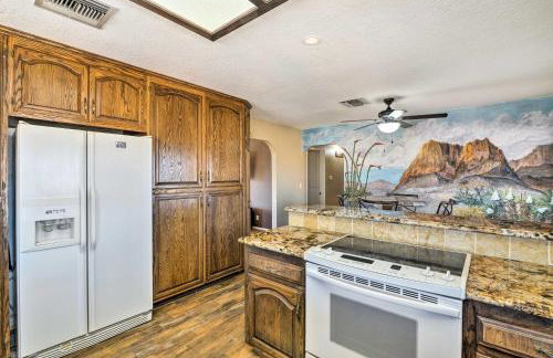 Bullhead City Home w/ Private Pool, Hot Tub & View - Foto 9