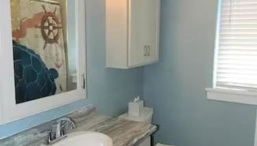 Short Walk to Campus - Photo 3