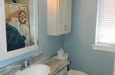 Short Walk to Campus - Photo 3