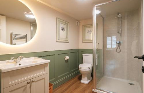 Central Whitchurch - Lowcross House Guest Bedroom 3 - Foto 9