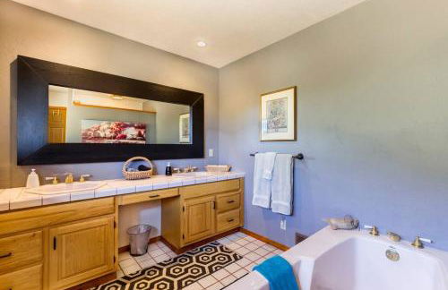 A LIVING CANVAS Amazing Lake View Custom Home - Foto 11