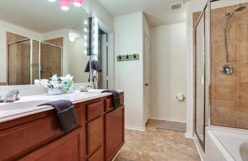 Patio, Pergola and Pool Access Aubrey Retreat! - Foto 13