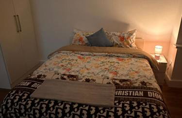 Lovely Hillingdon Family Holiday Home - 6 bedrooms - Foto 23