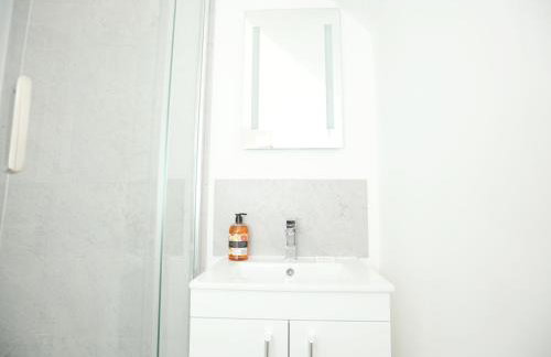 North Road By N And N Stays, perfect for contractor and corporate stays, Long Stays welcome, Free on street parking, WIFI, Near Gloucester Road - Foto 35