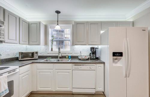 Townhome w/ Outdoor Pool & White Lake Access! - Foto 8