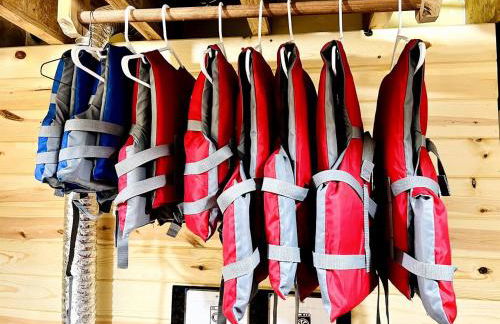 Outstanding Retreat with Dock, Game Space and Lake Views in Wisconsin - Foto 74