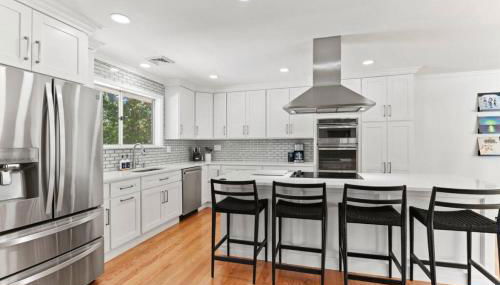 Walk to the Beach - Modern Home with FirePit and Bikes - Foto 3