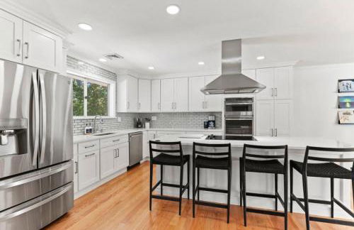 Walk to the Beach - Modern Home with FirePit and Bikes - Foto 3