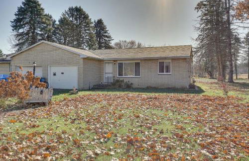 Family-Friendly Home with Fire Pit about 10 Mi to Akron! - Foto 3