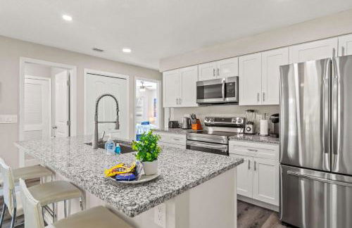 Coastal Calm 2BR Retreat Minutes to Manasota Beach - Foto 11