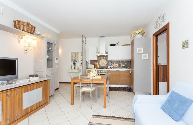 Cozy Apartment With Large Garden - Photo 4