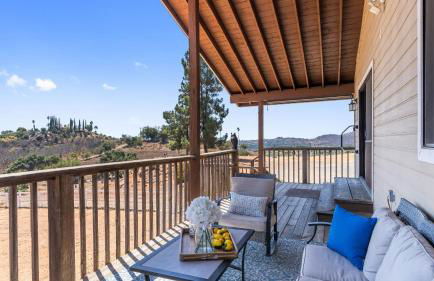 Scenic Deck w Sunset Views Near Temecula Wineries Estrada Ranch by AvantStay - Foto 25