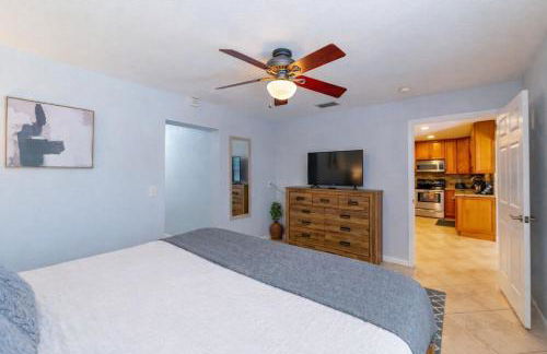 Ventur Tropical w Hot Tub Close to Beach - Photo 12