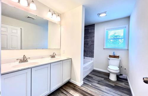 Beach House Cape May just 1 block from the Bay & a Short 5 minutes walk, Sleeps 19 - Foto 36