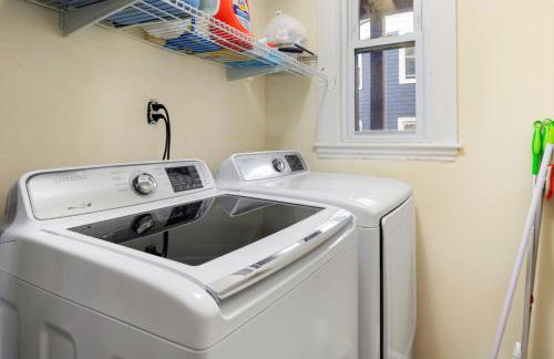 Bright & Spacious 3BR, Mins from Downtown, Easy to Gillette, Parking - Foto 14