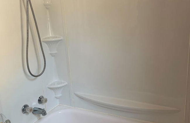 Cute Cozy and Cheerful 3 Bedroom House - Photo 3